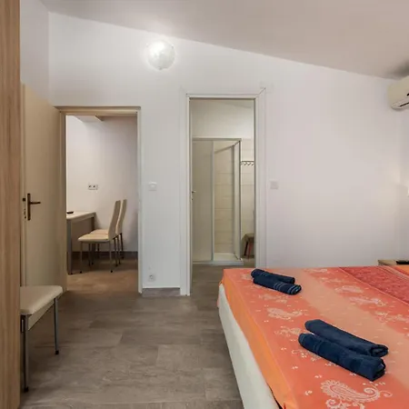 Appartamento Stunning In Barbat With Wifi