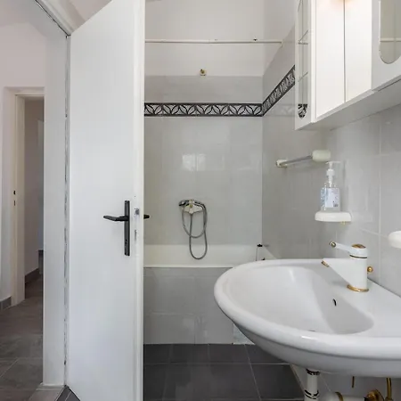 Lovely Apartment In Barbat With Swimming Pool *