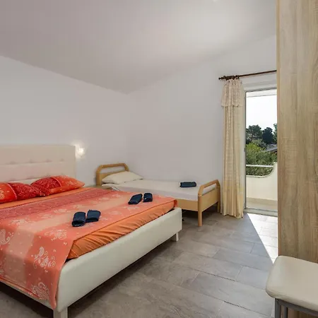 Lovely Apartment In Barbat With Swimming Pool شقة Barbat na Rabu
