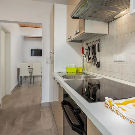 Lovely Apartment In Barbat With Swimming Pool Barbat na Rabu