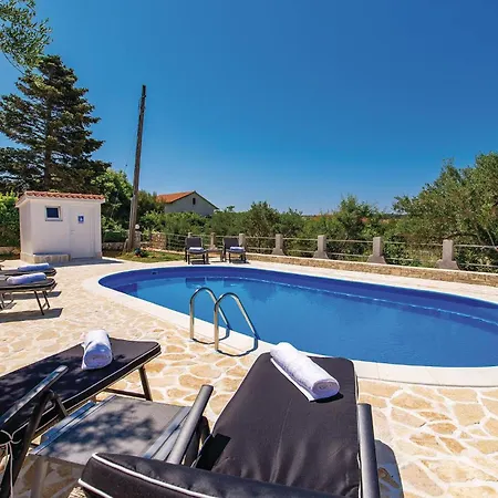Lovely Apartment In Barbat With Swimming Pool